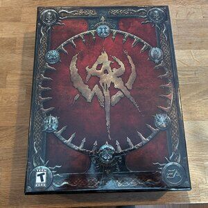 Warhammer Online Age of Reckoning Collector's Edition Box Set -Books Discs 20992